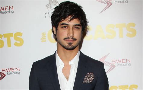 avan jogia personal life.